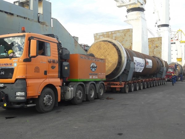 Tiếp tục gỡ vướng mắc cấp phép lưu hành xe siêu trường, siêu trọng