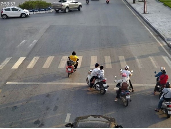 Xử lý một shipper ở Bắc Giang 5 lần vượt đèn đỏ