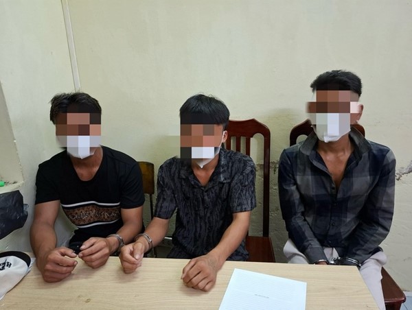 Kiểm tra chiếc xe ôtô trên đường Phạm Tu, cảnh sát phát hiện ma túy