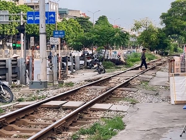 Bố trí vốn trung hạn khoảng 1.800 tỷ đồng làm đường ngang, hầm chui đường sắt