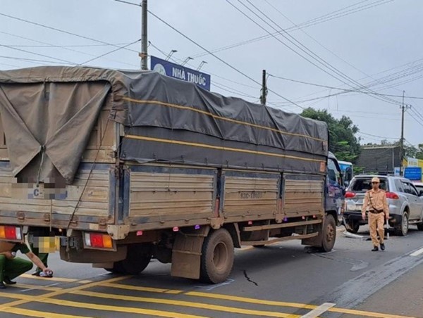 Va chạm liên hoàn giữa 4 xe ô tô tại Đắk Nông