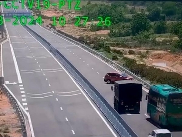 Phạt tài xế không bằng lái, quay đầu ngược chiều trên cao tốc Cam Lâm - Vĩnh Hảo