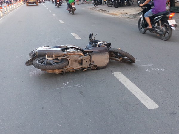 Tìm người biết thông tin vụ tai nạn giao thông chết người ở Hà Nội