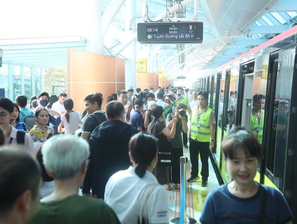 Metro Nhổn-ga Hà Nội chính thức khai thác thương mại