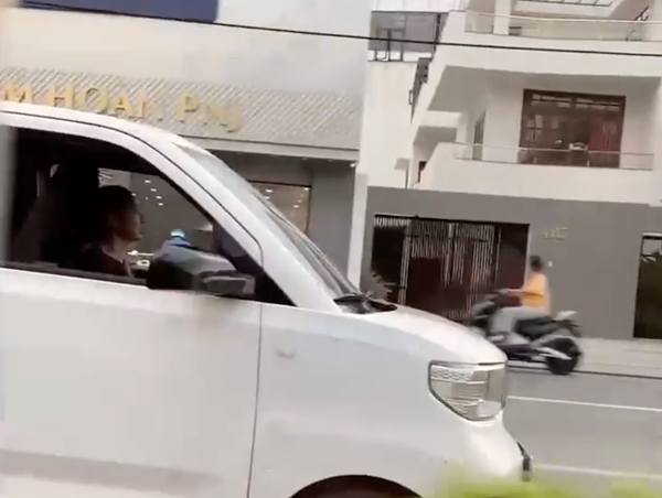 Xác minh người phụ nữ lái xe ô tô chạy ngược chiều trên đại lộ Bình Dương