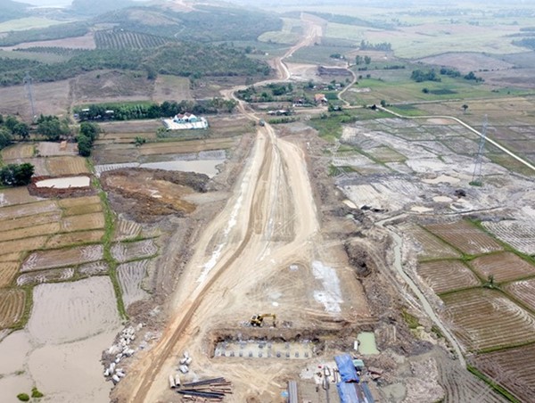 Tăng tốc giải phóng mặt bằng đẩy nhanh tiến độ thi công cao tốc