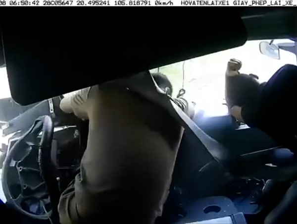 Đổ đèo tốc độ cao và vượt ẩu, xe tải lao thẳng vào xe ngược chiều