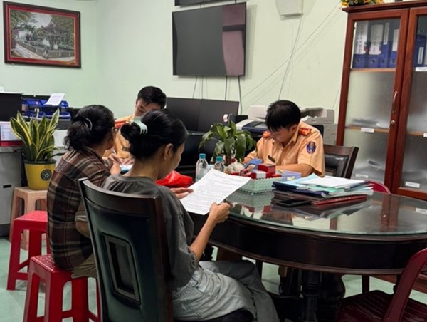 Người phụ nữ chạy ô tô ngược chiều trên đại lộ Bình Dương bị tước bằng lái