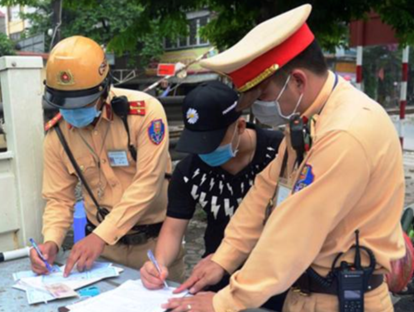 Bộ Công an đề xuất nhiều đối tượng có thẩm quyền trừ điểm giấy phép lái xe