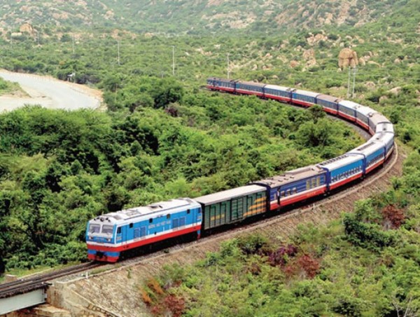 Đề xuất gần 2.000 tỷ đồng cải tạo đường sắt Vinh - Nha Trang