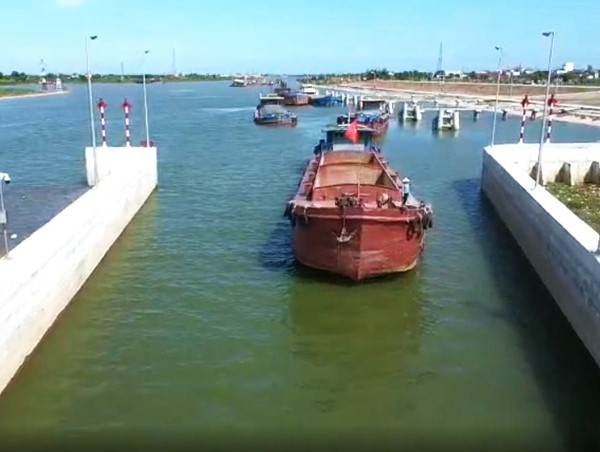 Tàu thuyền lưu thông bình thường trở lại sau sự cố âu tàu Nghĩa Hưng