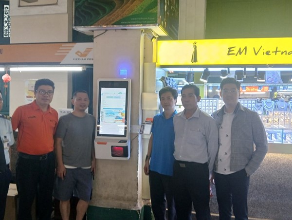 Đường sắt triển khai cổng thanh toán quốc tế và cây bán vé tự động