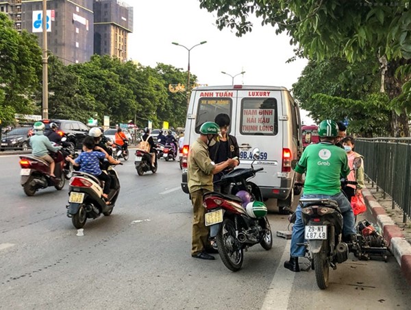 Tiếp tục mạnh tay xử lý “xe dù, bến cóc” tại các địa phương