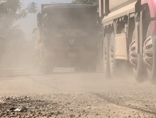 Ám ảnh với “hung thần” chở vật liệu xây dựng