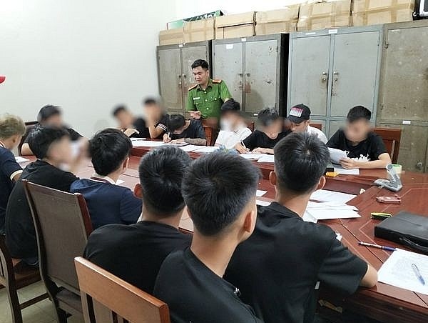 ​Khởi tố nhóm thanh thiếu niên lạng lách, đánh võng khiến 1 người tử vong