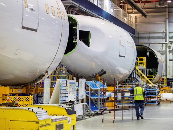 FAA “vào cuộc” kiểm tra 895 máy bay Boeing 787 sau sự cố hàng không