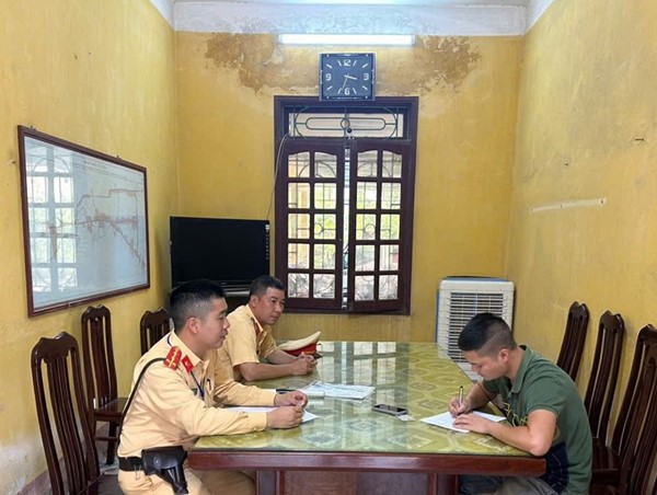 Thái Bình: phạt 5 triệu đồng ô tô vượt đèn đỏ thông qua hình ảnh