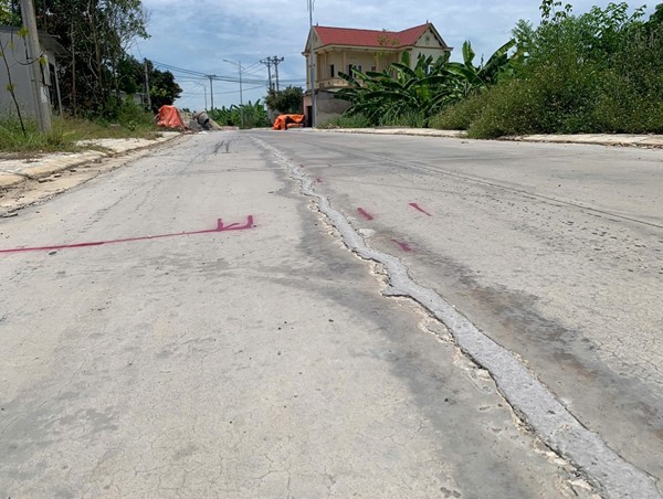 Thanh Hóa: đường đê hàng chục tỷ đồng vừa làm xong đã nứt toác