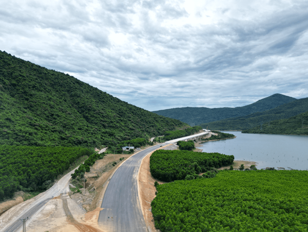 Dự án thành phần cao tốc Vũng Áng - Bùng vượt tiến độ nhiều hạng mục