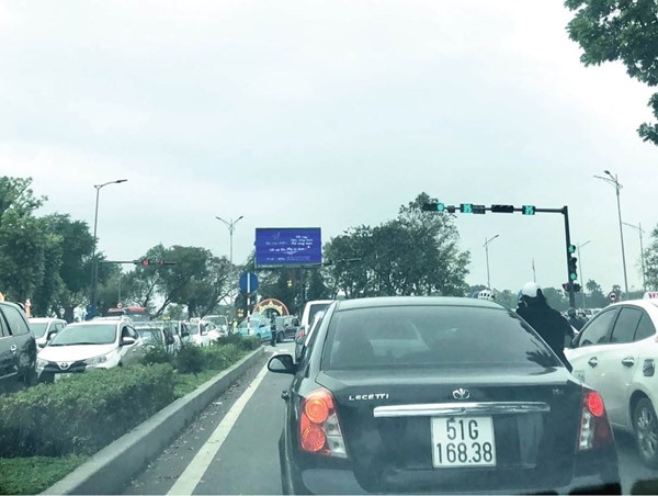 Điều chỉnh lại vị trí quay đầu xe trên QL1 qua Thừa Thiên Huế