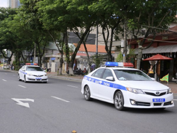 Bộ Công an đề xuất nhiều trường hợp thu hồi giấy phép xe ưu tiên