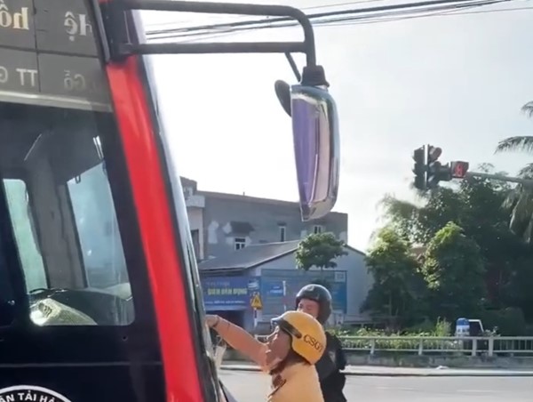 Hải Dương: khởi tố tài xế điều khiển xe khách húc cảnh sát giao thông