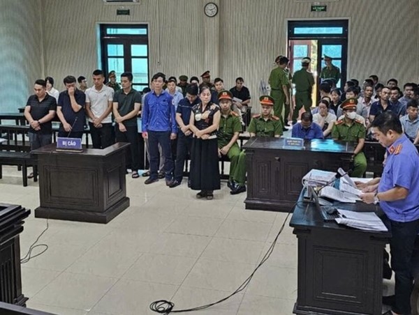 Nhận tiền để bỏ qua lỗi, chủ trung tâm đăng kiểm lĩnh 8 năm tù