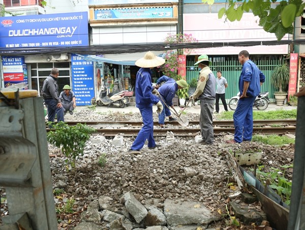 Liên tục xảy ra tai nạn đường sắt, huyện Thanh Trì đóng lối đi tự mở