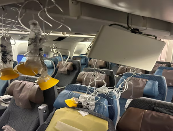 Thế giới gấp rút đối phó với sự cố nhiễu động máy bay