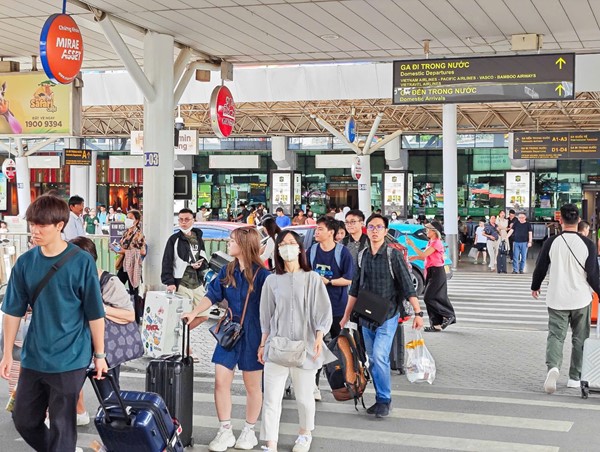 Cảng HKQT Tân Sơn Nhất phục vụ khoảng 120.000 khách/ngày dịp Lễ 02/9