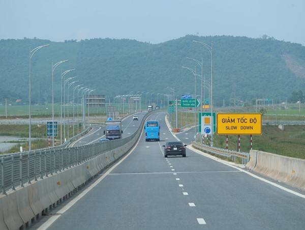 Đề xuất 13 trường hợp phải giảm tốc độ để đảm bảo an toàn giao thông