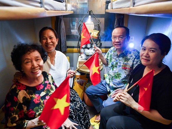 Không khí “Tết Độc lập” rộn ràng ở ga tàu