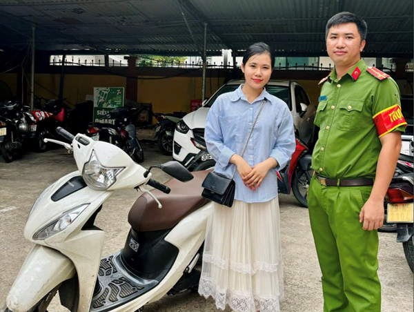 Hà Nội: trao trả phương tiện cho người dân bỏ quên trên hè phố