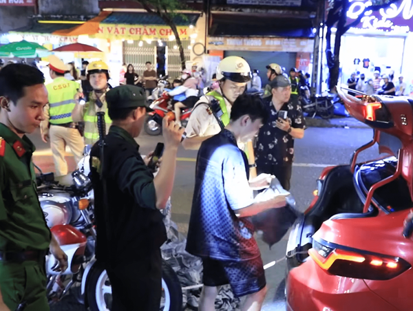 Lái xe vi phạm nồng độ cồn “thông chốt” giao thông, trên xe có ma túy