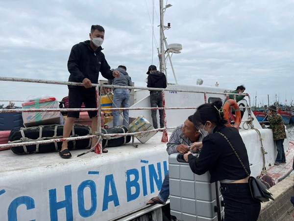 Quảng Ngãi tạm dừng vận tải khách tuyến biển