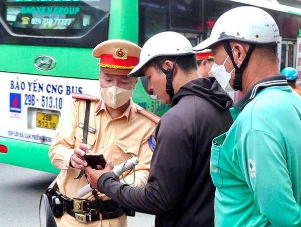 Cảnh báo thủ đoạn giả danh CSGT TP Hà Nội xử phạt vi phạm giao thông