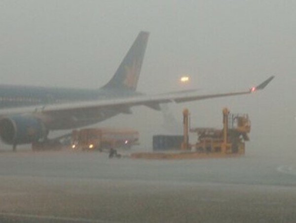 3 sân bay trong vùng bão kéo dài thêm thời gian ngừng tiếp thu, khai thác tàu bay