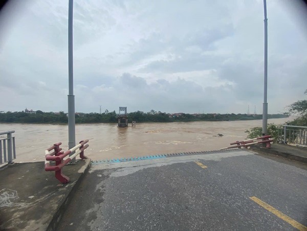 Phú Thọ: cấm lưu thông qua cầu Trung Hà kết nối với Hà Nội