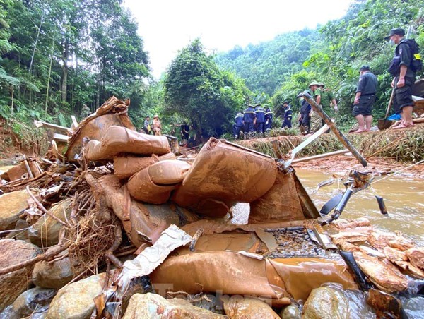 Vụ sạt lở cuốn trôi nhiều ô tô, xe máy tại Cao Bằng: thêm 2 thi thể được tìm thấy