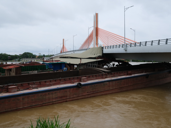 Vĩnh Phúc: cầu Vĩnh Phú đảm bảo an toàn sau sự cố tàu thuyền va chạm