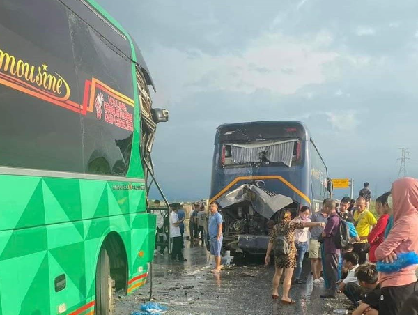 Ùn tắc kéo dài trên cao tốc Diễn Châu – Bãi Vọt do tai nạn liên hoàn