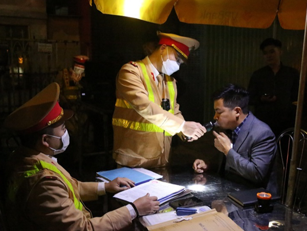 Hà Nội: xử lý nghiêm cán bộ, công chức, viên chức vi phạm nồng độ cồn khi tham gia giao thông