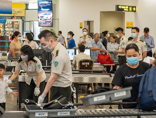 Tăng cường kiểm soát giấy tờ tàu bay với hành khách nhập cảnh, quá cảnh