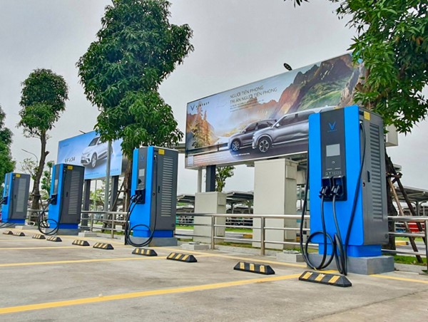 Sớm ban hành tiêu chuẩn, quy chuẩn trạm sạc xe điện