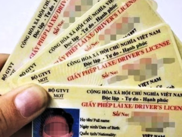 Long An: tồn đọng hơn 10.000 bằng lái xe do thiếu phụ kiện in nhiều tháng