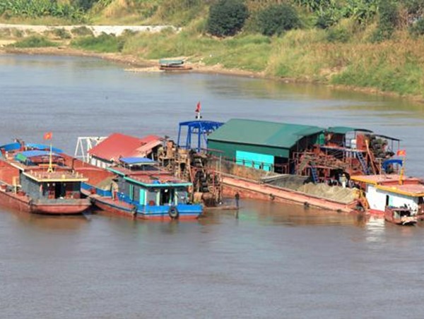 Gỡ vướng đăng kiểm lại với phương tiện có gắn máy móc, thiết bị hút cát