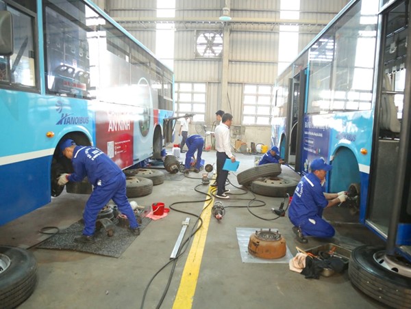 Sôi động cuộc thi tranh tài sửa chữa, bảo dưỡng xe buýt