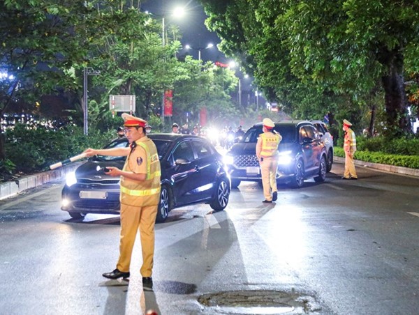 Hà Nội: xử lý 823 trường hợp vi phạm giao thông trong ngày 28/9