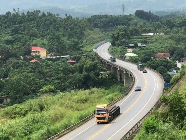 Cần thiết mở rộng cao tốc Yên Bái - Lào Cai lên 4 làn xe