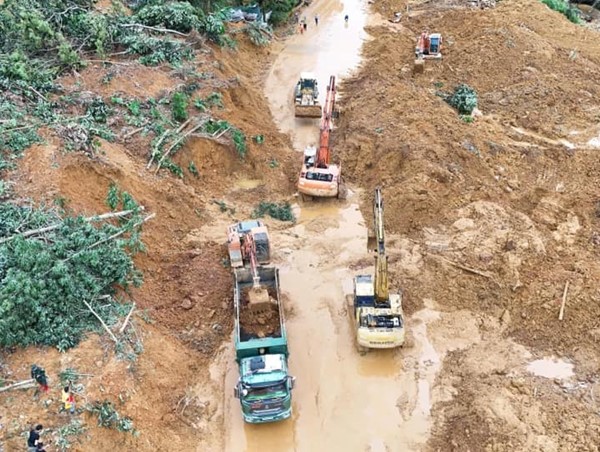 Phương tiện có thể thông tuyến tạm thời qua QL2 Hà Giang sau sạt lở